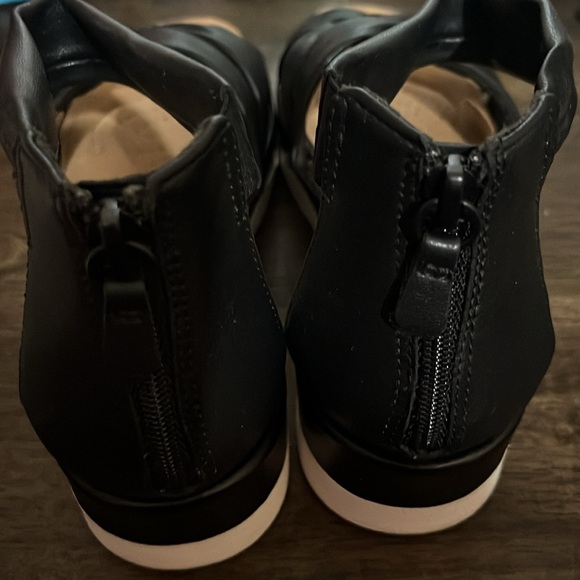 Clark’s gladiator sandals - Picture 2 of 10